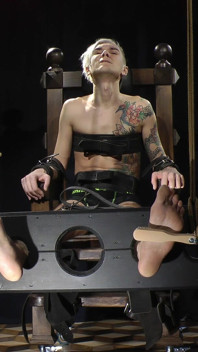 Nicky Tickling Block Throne