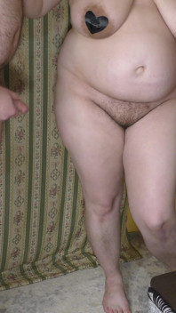 Cuckold pOV: Min fru börjar spendera sin tid med mina två feta kollegor - Milky Mari