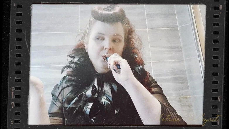Mxtress Valleycat: Gothic Vape Domination