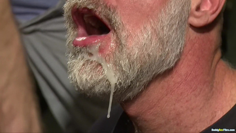 Daddy Sex Files: Những người nghiện tinh được sửa chữa