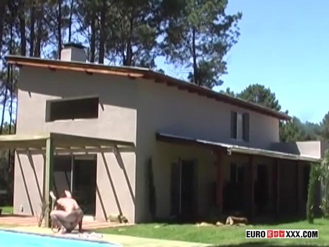 Euro boy xxx: Howard &amp; Michael in a Poolside Fuck