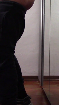 Mamă sexy cu picioare frumoase și ciorapi călcate și este atinsă și futută