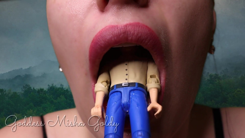 Goddess Misha Goldy: Bibirku - adalah pintu menuju neraka bagi manusia mungil! Devour Fetish