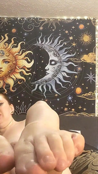 Je te taquine avec mes pieds lotionés