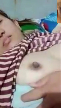 Nevlastní teta Sanjay masturbuje a sténá