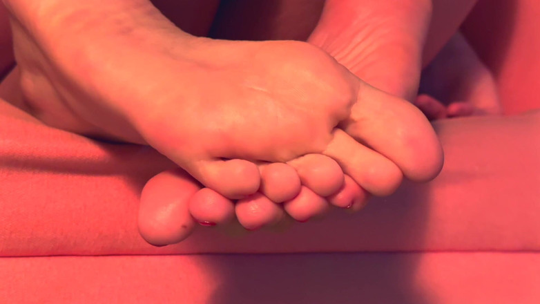 Evol Feet: 脚趾为了你的快乐摇晃和张开