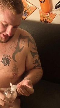 Jimbob klafft sein enges arschloch mit dildospiel