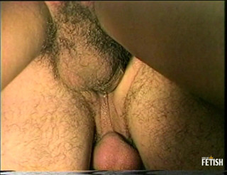 Gay Diaries: Azgın eşcinseller domaltmalı pozisyonda tutkuyla öpüşüyor ve sikişiyor