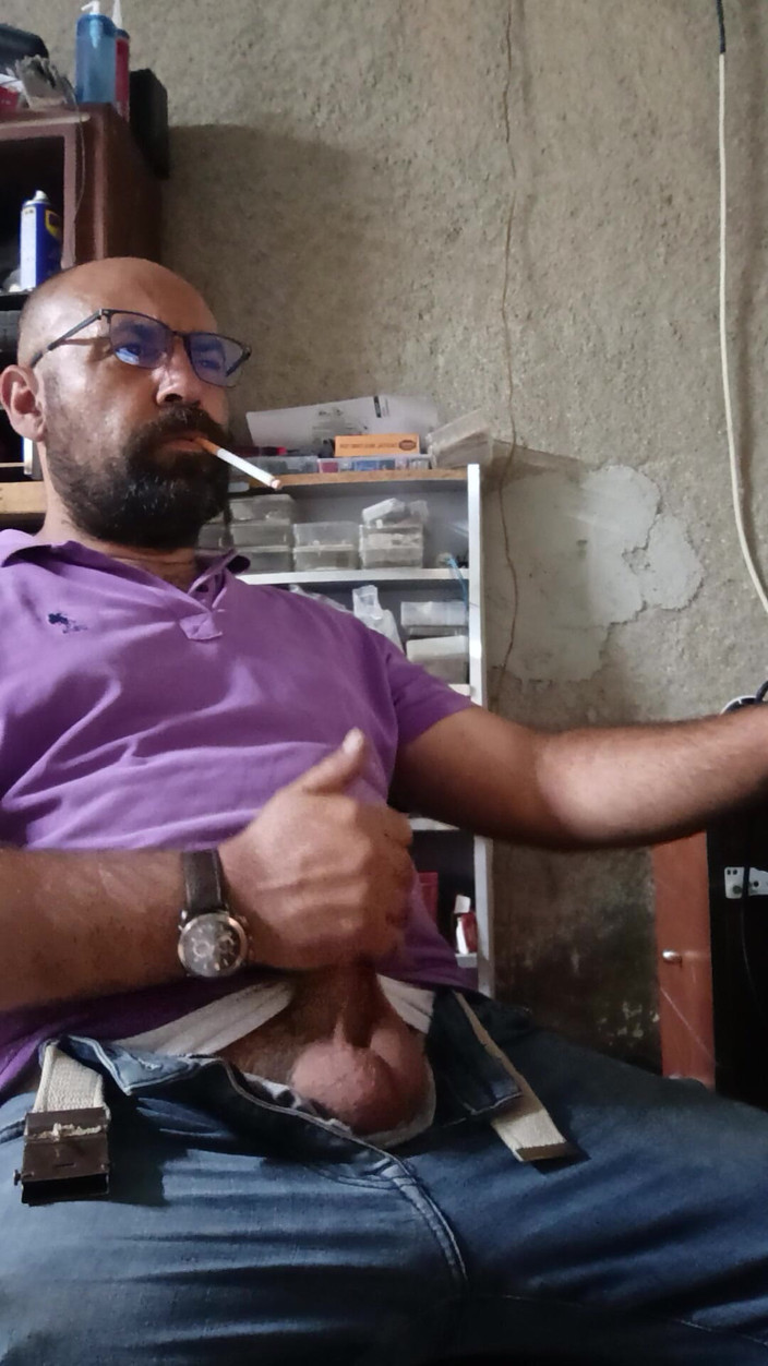 CenkAy: Mestre urso goza com um cigarro na boca