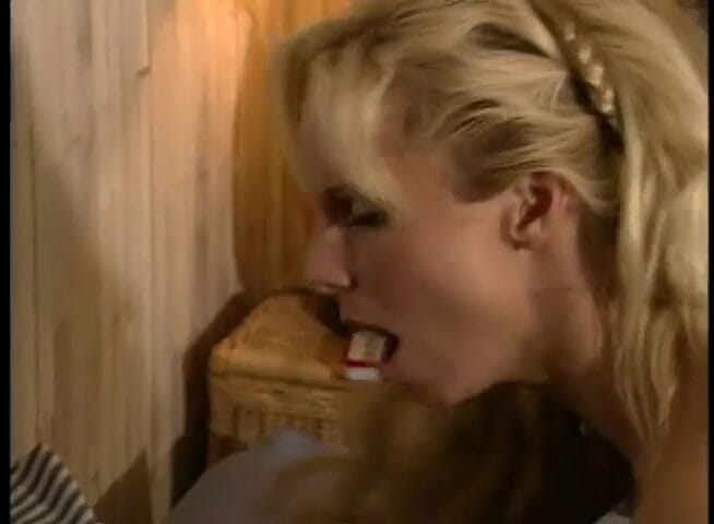 Perfect Porno: Mature MILF gets fucked by teen's cock