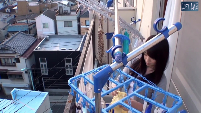 Lust lab: Balcony Laundry Glimpse - żonaty sąsiad zauważa swoją odważną reakcję po drodze -...