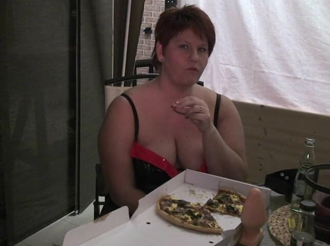 Anna Devot: Annadevot - saya makan pizza