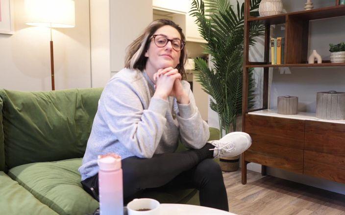 Countess diamond: Coloc soumise - adoration des pieds à la salle de sport