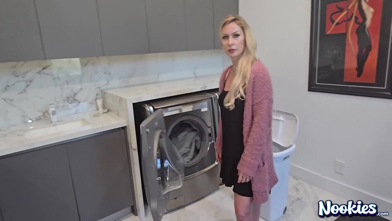 Nookies: Stief-milfs extra spezieller creampie