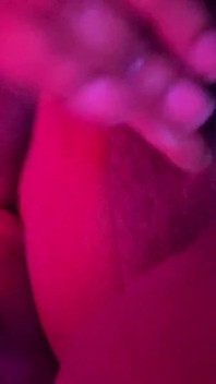 Eboni miang dengan tetek besar menjadi liar pada dildonya, si jalang solo tulen kesempurnaan