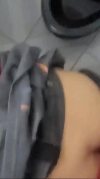 Öğrenciler ev yapımı video enstitüsünün banyosunda! Sınıf arkadaşımı banyoda sikiyorum