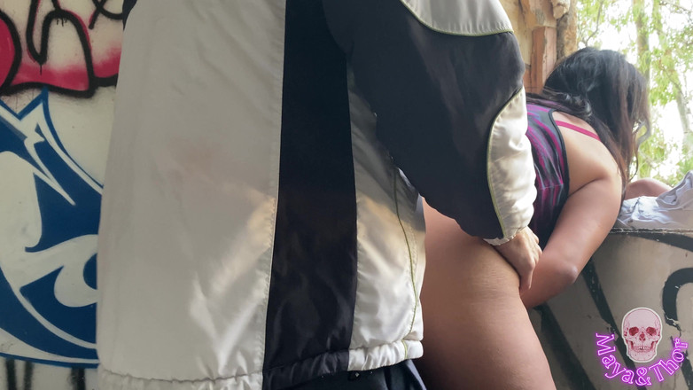 Mayay Thor X: 在瓦砾中为美味的丰满熟女中出