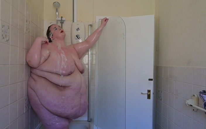 SSBBW Lady Brads: Goddess in the Shower