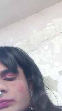 Mooie trans-geslacht roming uit de zijkant naakte meisjes