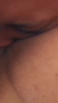 Tu peux prendre de l’air sous mon cul sexy ? Domination lesbienne, facesitting, meilleures filles