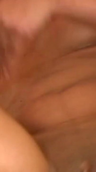 Tombul latin orta yaşlı seksi kadın dulce kalın yarağa biniyor ve yüzüne boşalıyor