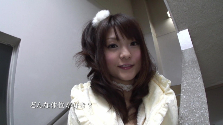 Solo Japanese: Adorable sexy japonesa disfruta jugando con su coño peludo