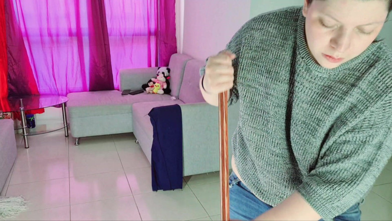Alice H: Culona limpiando después de una grabación