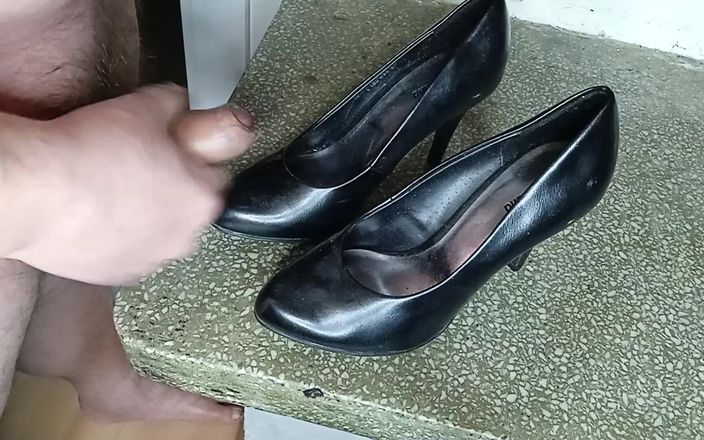 AdultGameplays: Masturbation and Cum on High Heels