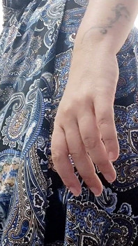 ความลับในห้องลองชุด: สาวอวบแอบโชว์หมอยดกใหญ่ของเธอ
