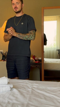 Saya Meniduri Manajer Hotel Tempat Saya Menyewa Kamar Untuk Merekam Video Porno