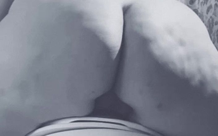 Riderqueen BBW Step Mom Latina Ebony: Riderqueen na záchodě pro fanoušky