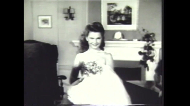 The Unforgettable: Dansçı soyunuyor