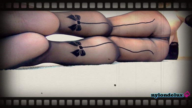 Nylondelux: Calzedonia Flocco 무리와 라텍스 미니 드레스