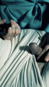 Mumificată și încărcată: Privarea senzorială Electro CBT