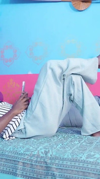 Desi Bold &tesuda madrasta compartilha cama com seus dois enteados no mesmo tempo hreesome. Áudio hindi