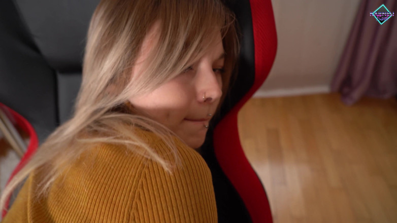 Karneli Bandi: Karneli Bandi fick en kuk i en låda och försökte...