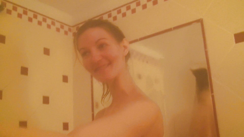 All Those Girlfriends: Vanessa Y. играет с ее сиськами и пиздой в душе