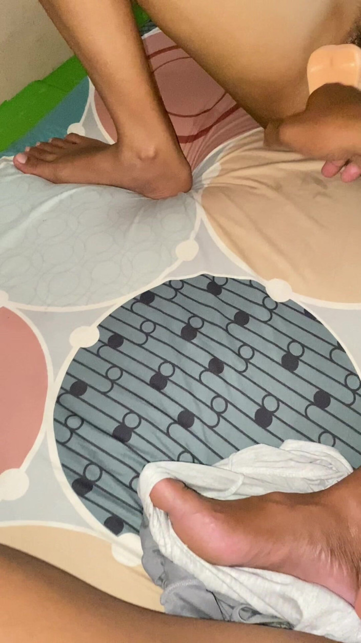 Bella Ivanka: Thủ dâm với cu giả