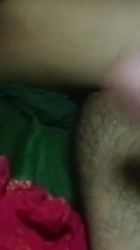 Min fru tappade vattnet i mitt land med händerna, min heta desi sexiga fru