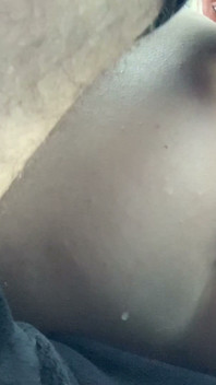 Je baise le chauffeur Uber, je me masturbe dans sa voiture, je lui taille une pipe délicieuse et il m’emmène à l’hôtel