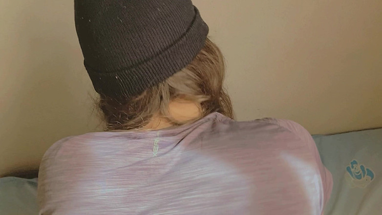 More Candy: 내 자지를 따먹는 새엄마