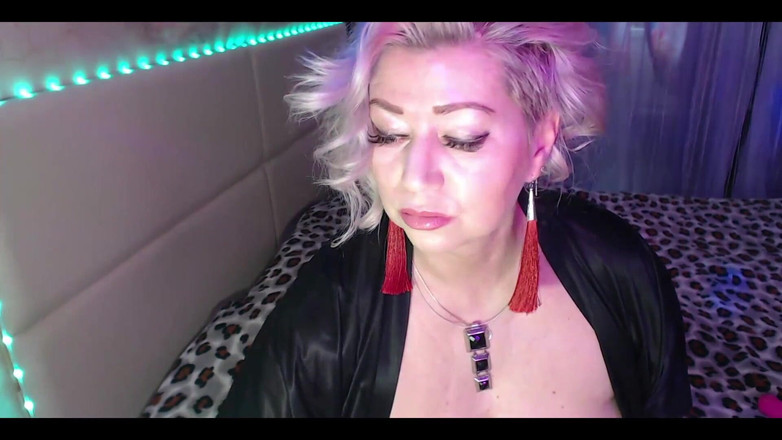 AimeeParadise: Aimee, célèbre pute russe mature, MILF sexy : nouvelle séance webcam...