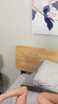 Gemaskerde bbw-blondine krijgt een dubbele vaginale beurt van twee zwarte pikken