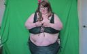 SSBBW Lady Brads: Une grosse NSFW se déshabille en bikini