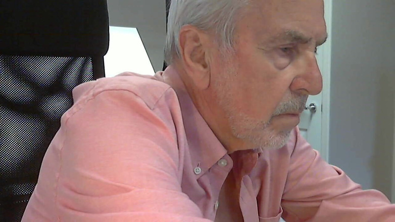 Silver Fox Sex: Soprando um pouco de vapor no escritório