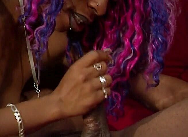 Black Jass: Чорношкіра красуня з маленькими цицьками з кольоровим волоссям трахається на кастингу