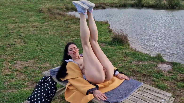 Nicky Brill: Gaping My Pussy and Pissing Outdoors
