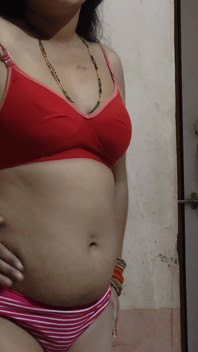 Desi Bhabhis sexy muschi wurde von ihrem freund desi Bhabhis sexy muschi von ihrem freund gefickt