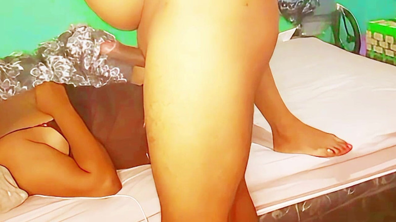 BigassMILF40: Tamil bruna succhia il cazzo in cambio le succhio la...