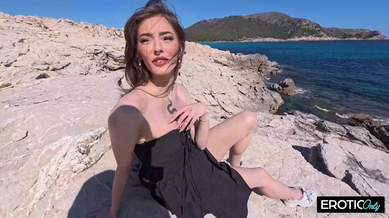 German bitch hunter: Nena flaca monta duro y usa sus pies para conducirlo...
